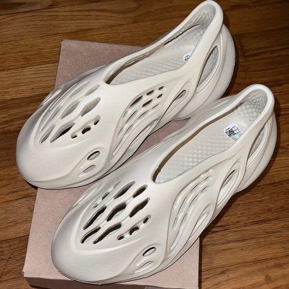 Yeezy Foam Runner RNR RNNR Sand - Picture 1 of 7
